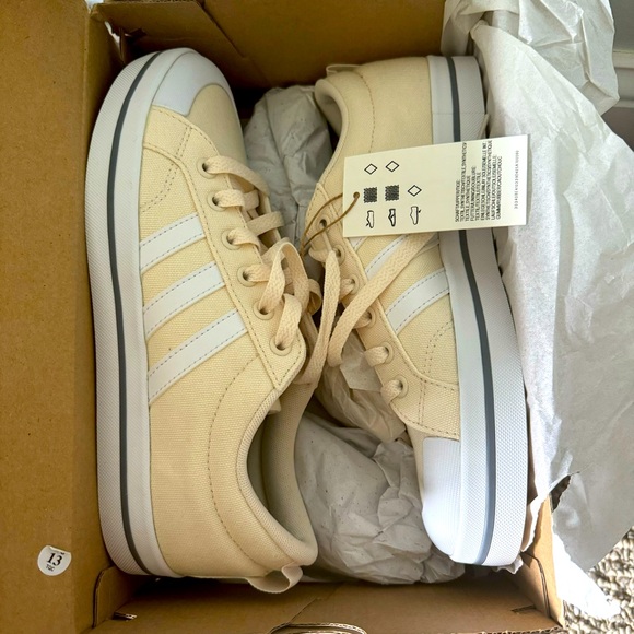 adidas Shoes - ADIDAS BRAVADA NIB Off-White Canvas Size 7